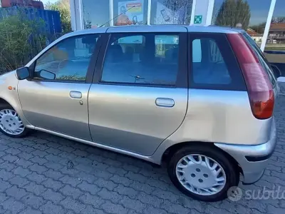 Usata Fiat Punto 73 CV (53 kW) 1997 Grigio Berlina