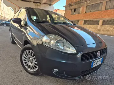 Usata Fiat Grande Punto 75 CV (55 kW) 2009 Grigio Utilitaria