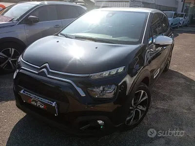 Begagnad Citroën C3 Shine 102 HK (75 kW) 2022 Svart Halvkombi