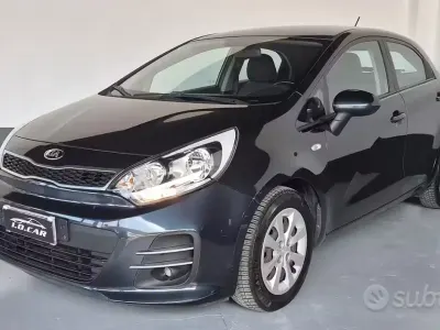 Usado Kia Rio Active 75 CV (55 kW) 2015 Azul Berlina