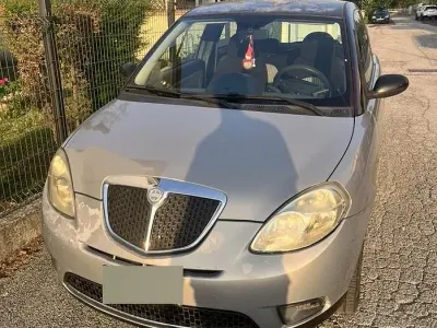 Usata Lancia Ypsilon 75 CV (55 kW) 2008 Grigio Utilitaria