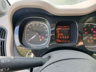 Usata Fiat Panda Lounge 69 CV (50 kW) 2015 Bianco Utilitaria