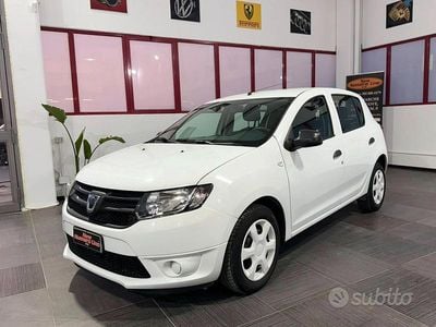 Usata Dacia Sandero Lauréate 75 CV (55 kW) 2016 Bianco Berlina