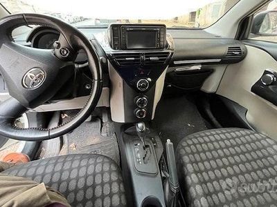 usata Toyota iQ 1.0 CVT Euro 5 automatica navi clima