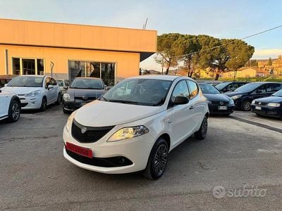 Usata Lancia Ypsilon 84 CV (61 kW) 2020 Bianco Utilitaria