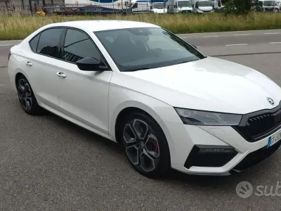 Usata Skoda Octavia RS 265 CV (194 kW) 2024 Bianco Berlina