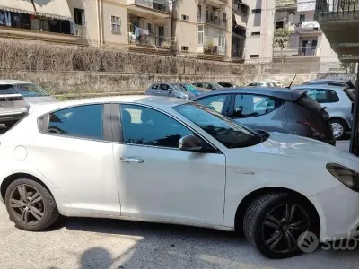 Usata Alfa Romeo Giulietta Distinctive 105 CV (77 kW) 2014 Bianco Utilitaria