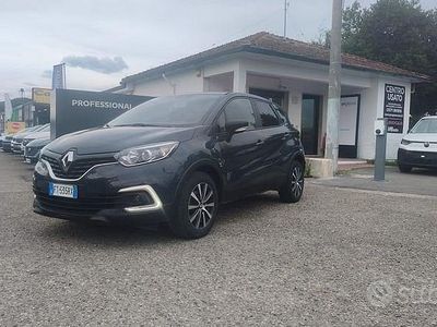 Usata Renault Captur Life 90 CV (66 kW) 2019 Grigio SUV