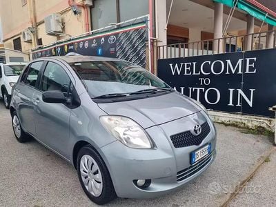 Usata Toyota Yaris 87 CV (63 kW) 2008 Grigio Utilitaria