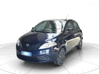 Usata Lancia Ypsilon Gold 69 CV (50 kW) 2019 Blu di blu Utilitaria