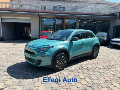 Nuova Fiat 600 Comfort 101 CV (74 kW) 2026 Azzurro acqua SUV