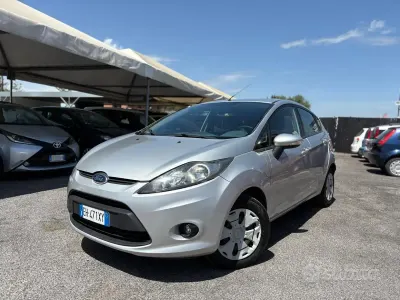 Gebraucht Ford Fiesta 68 PS (50 kW) 2011 Grau Limousine