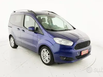 Usata Ford Tourneo Courier Titanium 75 CV (55 kW) 2015 Bluazzurro Monovolume
