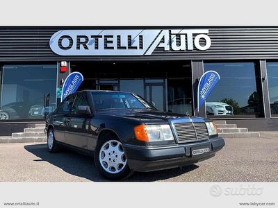 Usata Mercedes E200 122 CV (89 kW) 1991 Nero Berlina