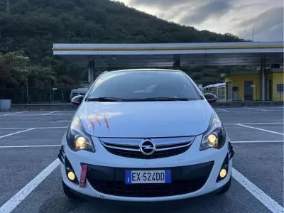 Usata Opel Corsa Color Edition 95 CV (69 kW) 2014 Utilitaria