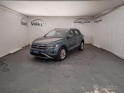 Usata VW T-Roc Style 110 CV (80 kW) 2023 Verde SUV