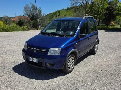 Usata Fiat Panda Climbing 60 CV (44 kW) 2009 Blu Utilitaria