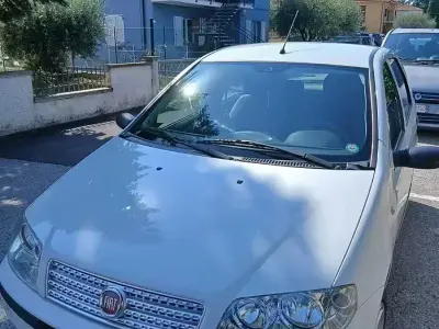Usata Fiat Punto 60 CV (44 kW) 2009 Bianco Utilitaria