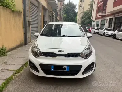 Usata Kia Rio Active 82 CV (60 kW) 2014 Bianco Utilitaria