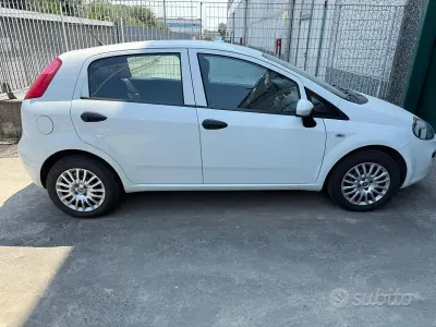 Usata Fiat Punto 69 CV (50 kW) 2016 Bianco Utilitaria