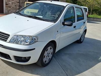 Usata Fiat Punto Active 69 CV (50 kW) 2005 Bianco Utilitaria