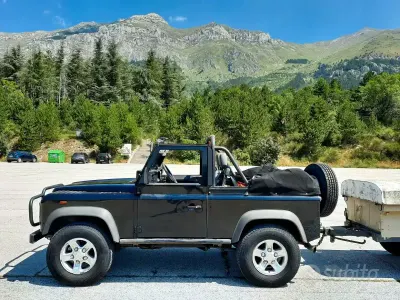 Usata Land Rover Defender 68 CV (50 kW) 2004 Cabrio