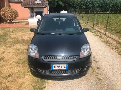 Usata Ford Fiesta 75 CV (55 kW) 2008 Nero Utilitaria