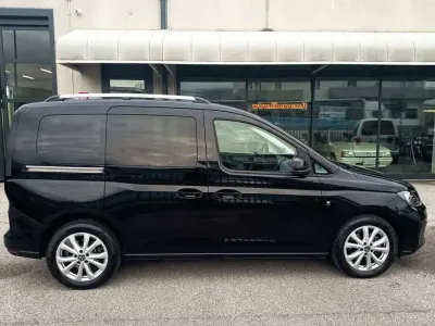 Usata VW Caddy 122 CV (89 kW) 2024 Nero Monovolume