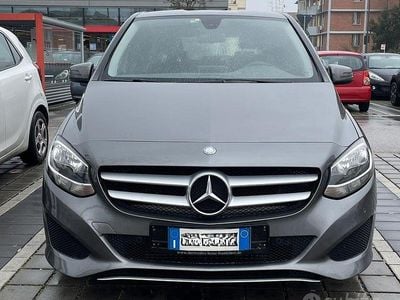 Usata Mercedes B180 Business 122 CV (89 kW) 2018 Grigio Utilitaria