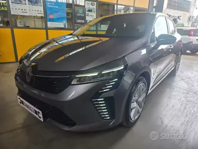 Begagnad Renault Clio V Evolution 91 HK (66 kW) 2025 Grå Sedan