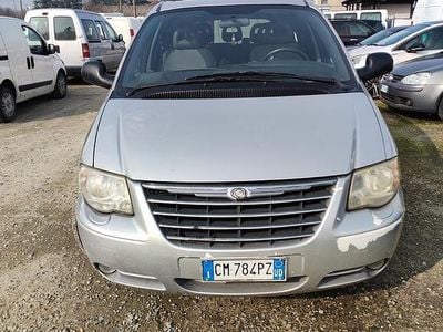 Usata Chrysler Voyager 143 CV (105 kW) 2004 Grigio Monovolume