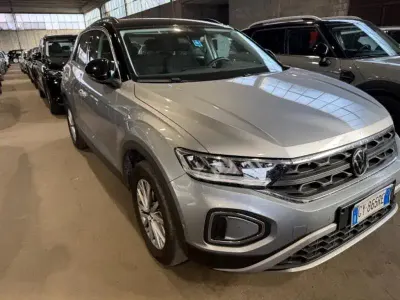 Usata VW T-Roc Life 150 CV (110 kW) 2025 Argento SUV