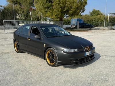 Usata Seat Leon Sport 150 CV (110 kW) 2004 Nero Utilitaria