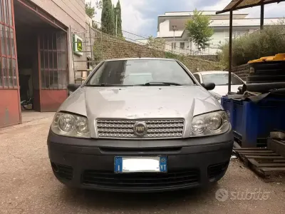 Usata Fiat Punto 60 CV (44 kW) 2004 Grigio Utilitaria