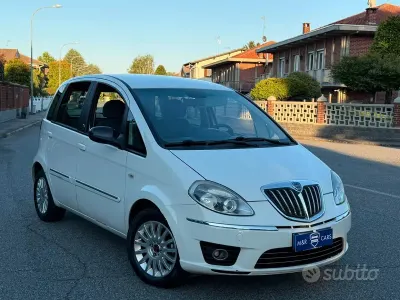 Usata Lancia Musa Gold 77 CV (56 kW) 2012 Bianco Monovolume