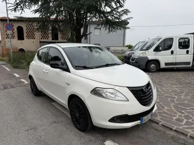 Gebraucht Lancia Ypsilon Gold 69 PS (50 kW) 2014 Weiß Kleinwagen