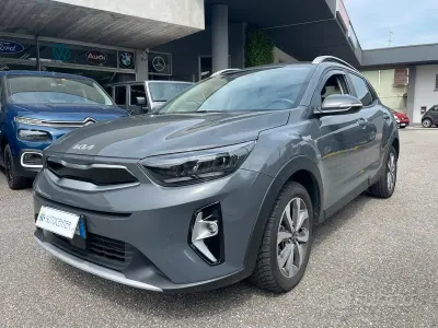Używany Kia Stonic Style 82 KM (60 kW) 2023 Szary SUV