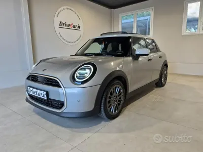 Usata Mini Cooper 114 kW (156 CV) 2025 Grigio Utilitaria