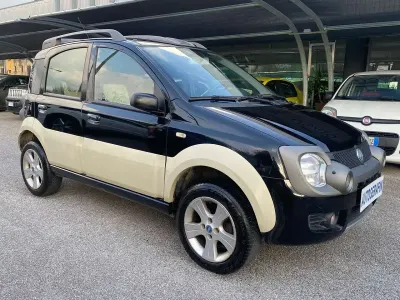 Usata Fiat Panda 4x4 Cross 69 CV (50 kW) 2007 Nero Utilitaria