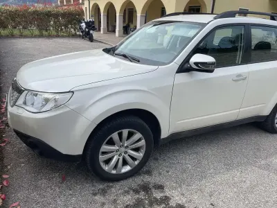 Usata Subaru Forester 150 CV (110 kW) 2011 Bianco SUV