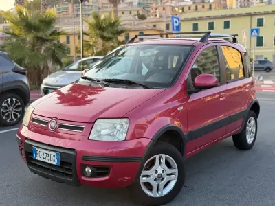 Usata Fiat Panda 4x4 Climbing 75 CV (55 kW) 2011 Rosso Utilitaria