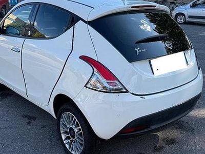 Usata Lancia Ypsilon 85 CV (62 kW) 2014 Bianco Utilitaria