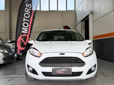 Usata Ford Fiesta Business Edition 80 CV (58 kW) 2015 Bianco Utilitaria
