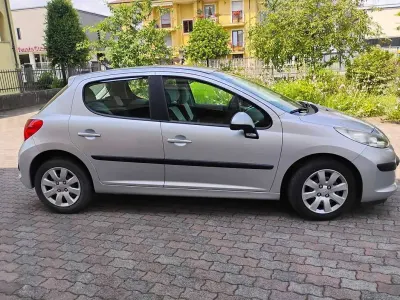 Usata Peugeot 207 73 CV (53 kW) 2007 Argento Berlina