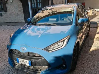 Usata Toyota Yaris 72 CV (52 kW) 2021 Blu Utilitaria