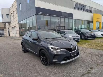 Usata Renault Captur Black Edition 101 CV (74 kW) 2020 Grigio SUV