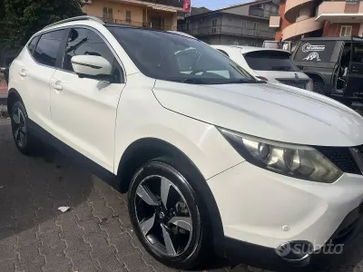 Usata Nissan Qashqai Tekna 131 CV (96 kW) 2016 Bianco SUV