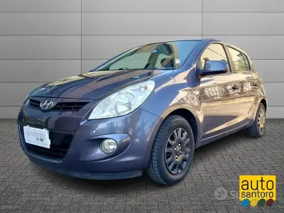 Usata Hyundai i20 Comfort 75 CV (55 kW) 2010 Grigio Utilitaria