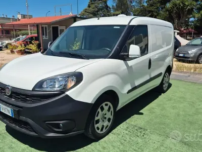 Usata Fiat Doblò Lounge 120 CV (88 kW) 2019 Bianco Monovolume