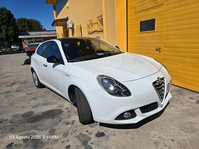 Usata Alfa Romeo Giulietta Distinctive 120 CV (88 kW) 2014 Bianco Utilitaria